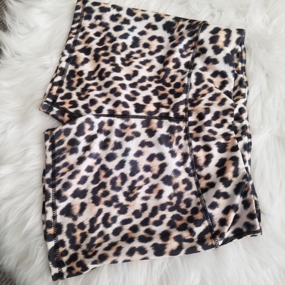 Pants - Cheetah shorts